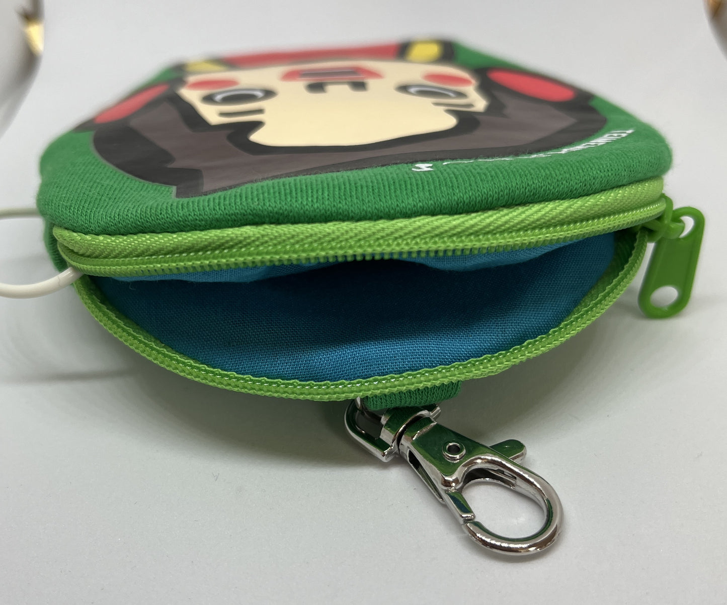 Low fuel consumption girl Heidi Pouch speaker